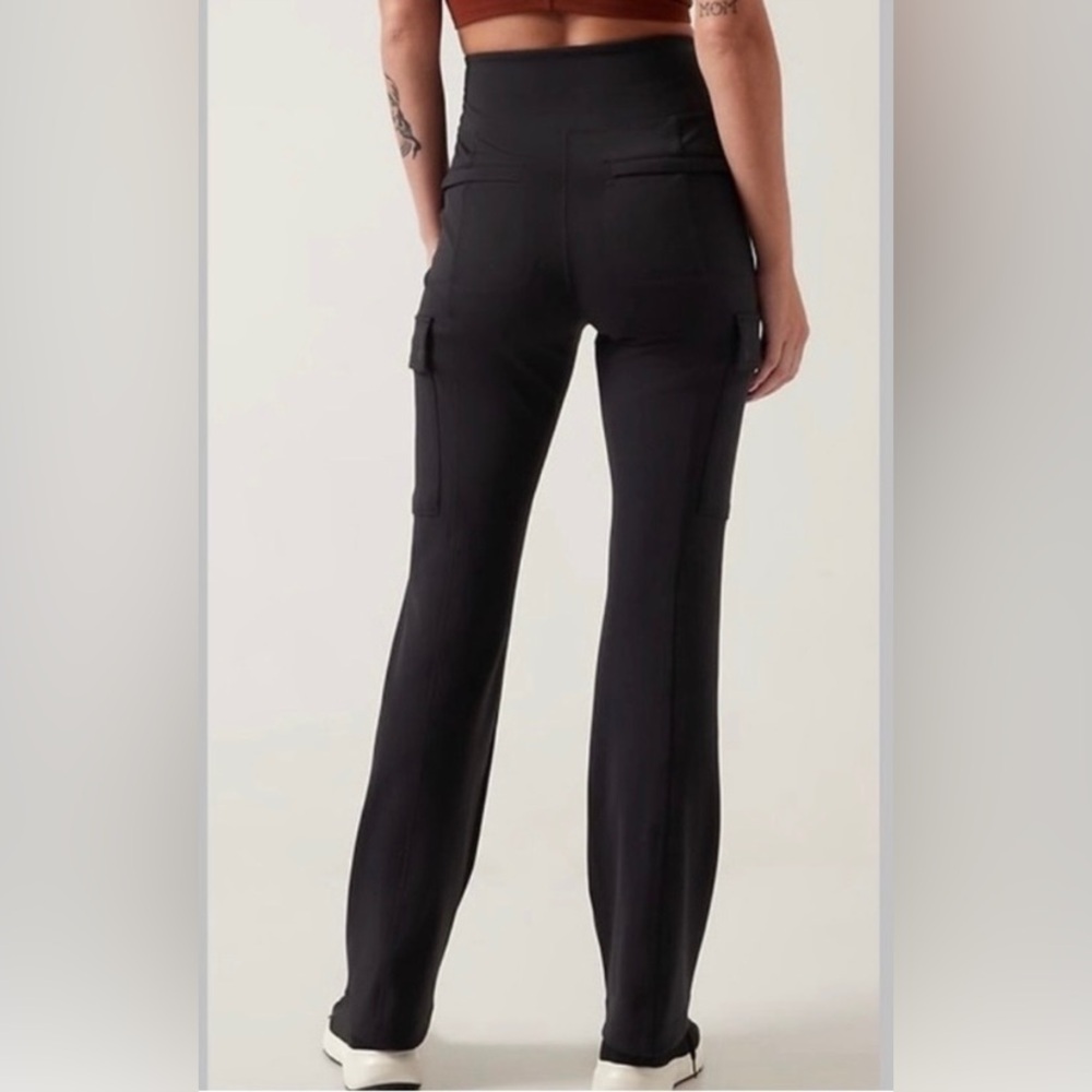 ATHLETA delancy straight cargo pants in black - Picture 2 of 5